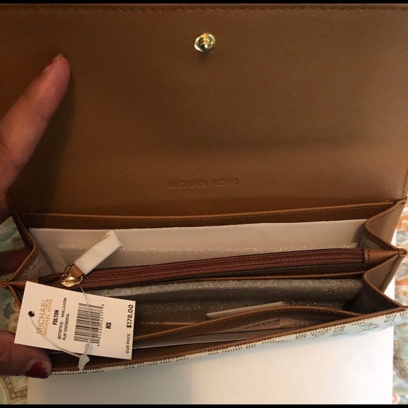 NWT mk vanilla Fulton Wallet - Picture 6 of 6